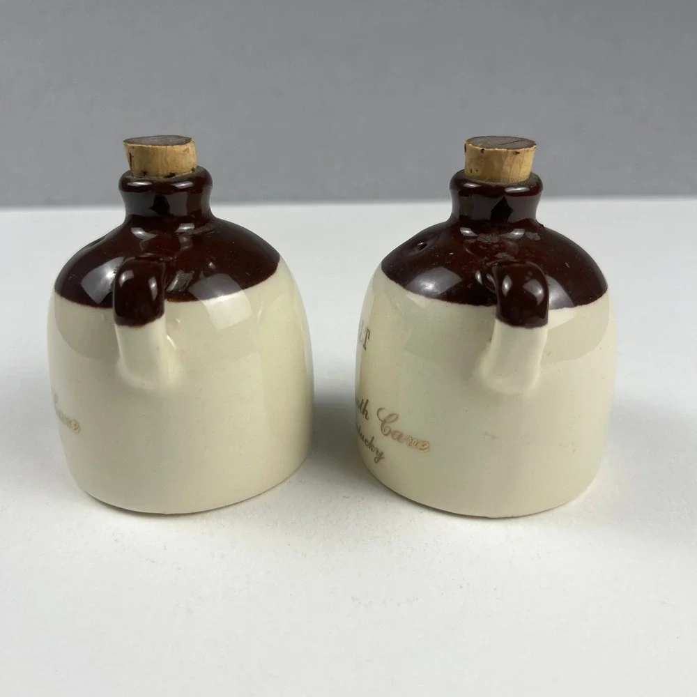 Vintage Mammoth Cave Kentucky Jugs Salt Pepper Shakers Brown Souvenir PCA Farm